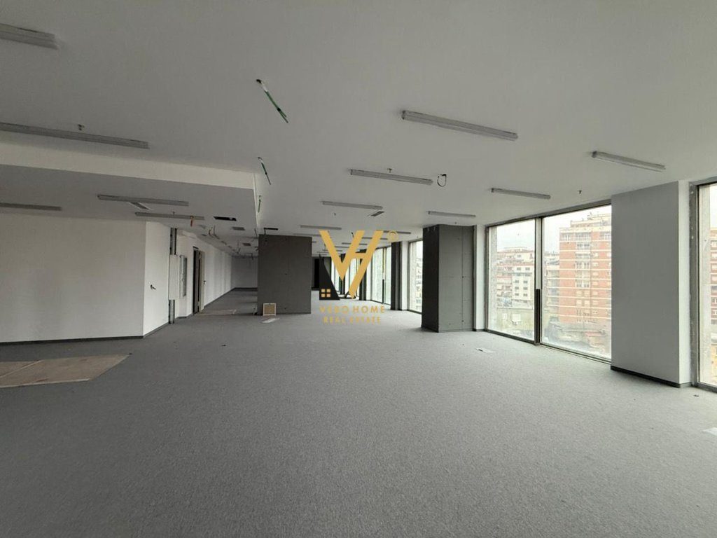 JEPET AMBIENT BIZNESI 1.570 M2 ME QIRA TE DOWNTOWN 39.300 EURO