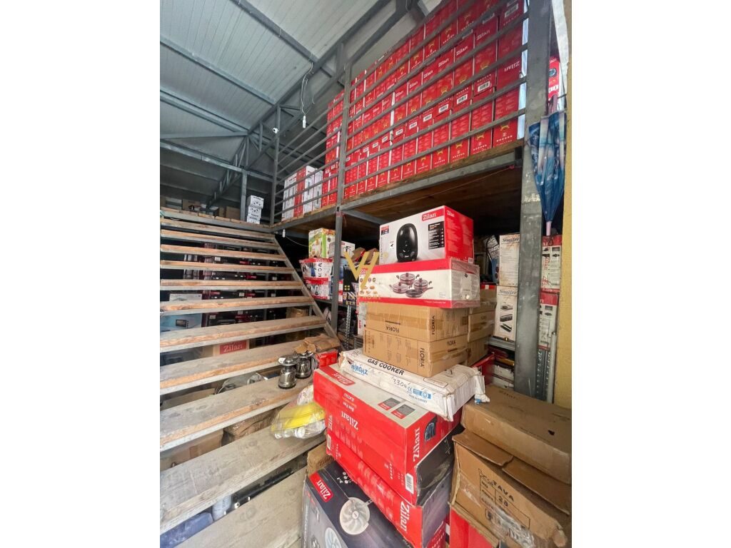 Jepet Magazine 1.200 m2 me qera ne Paskuqan 4