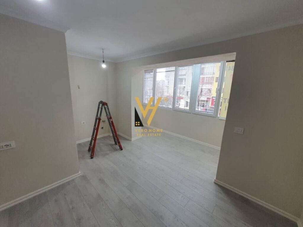 Jepet Zyre me qera te 21 Dhjetori 70 m2