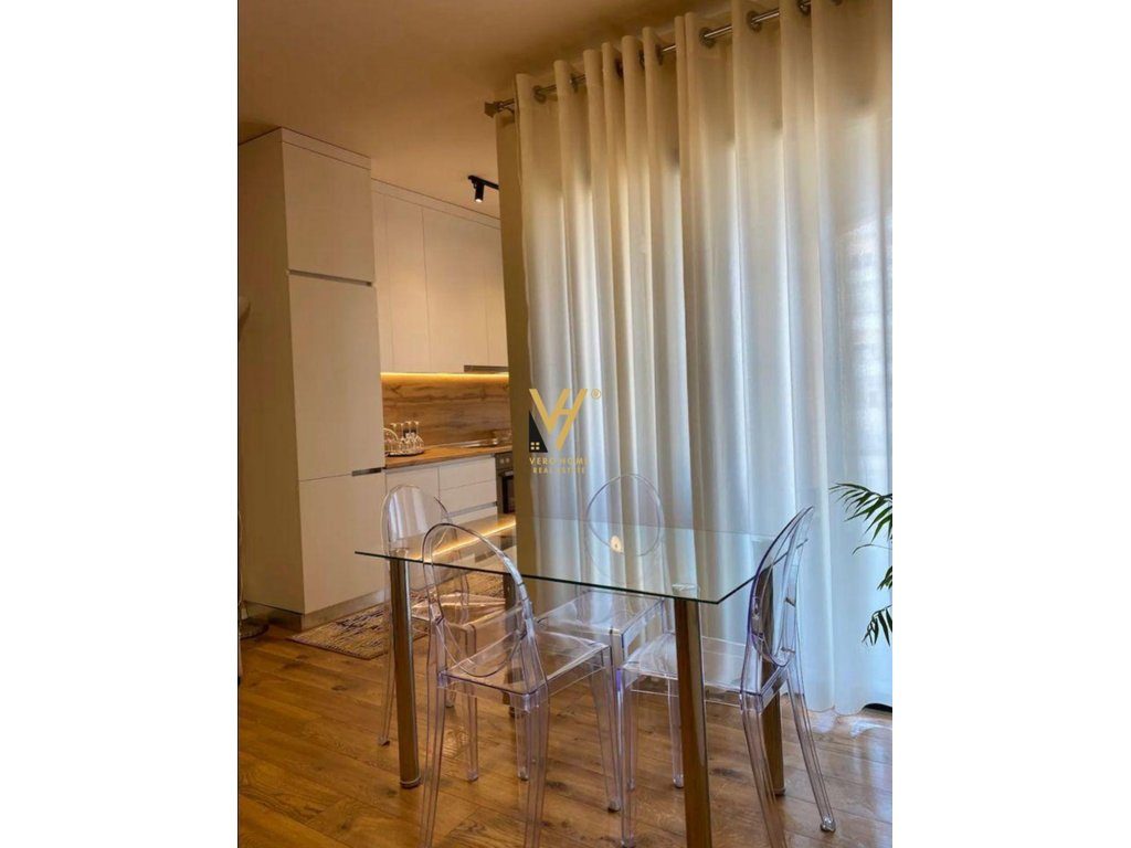 JEPET APARTAMENT 1+1 ME QERA TE STACIONI I TRENIT 80.000 LEKE 3