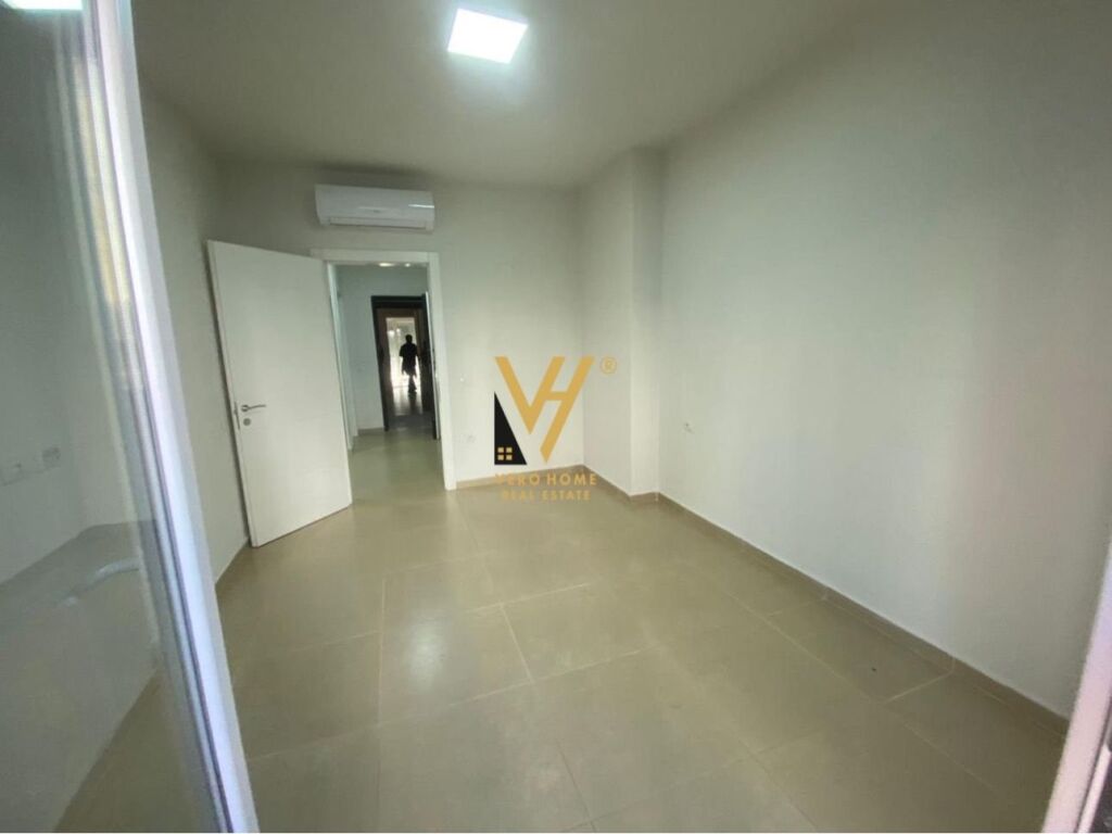 Jepet Zyre me qera te Rruga e Kosovareve 70 m2 2