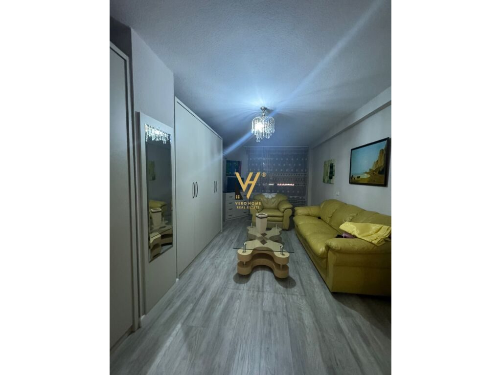 Jepet Apartament 1+1+ballkon me qera te Stadiumi Dinamo 75 m2