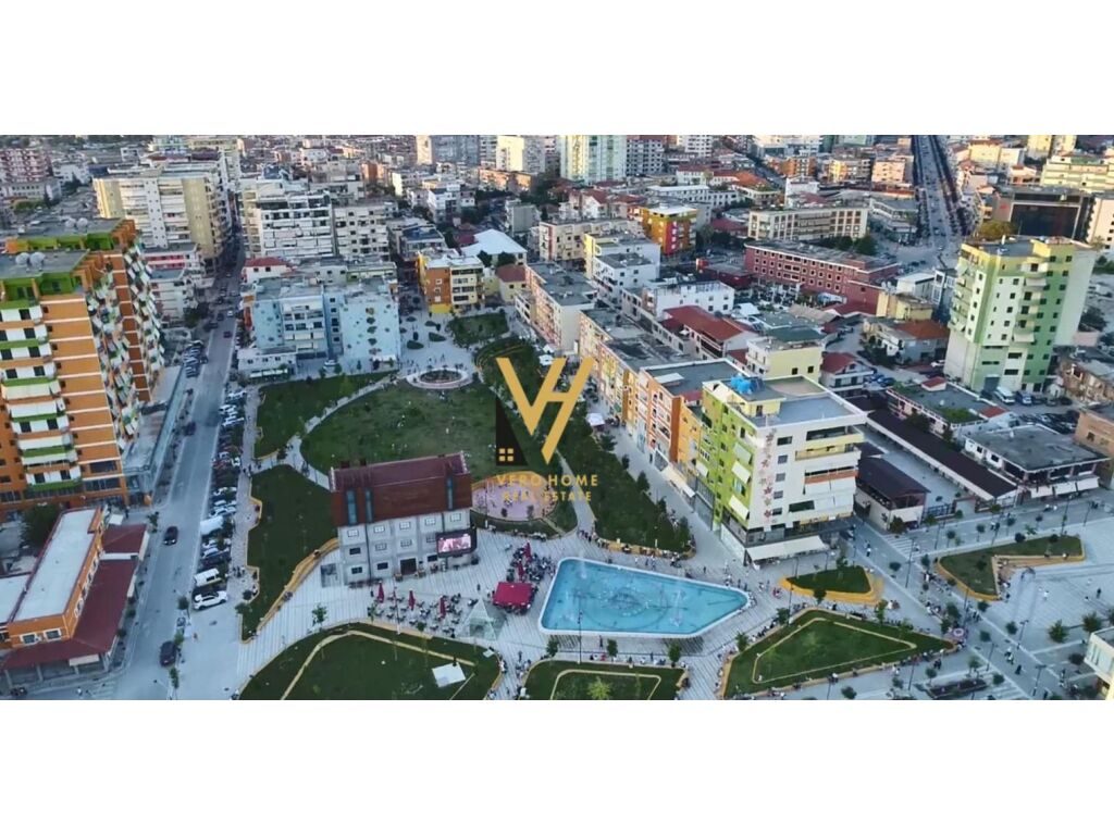 Shitet Njesi Biznesi te Lagja Zogu i Zi , Fier 64 m2