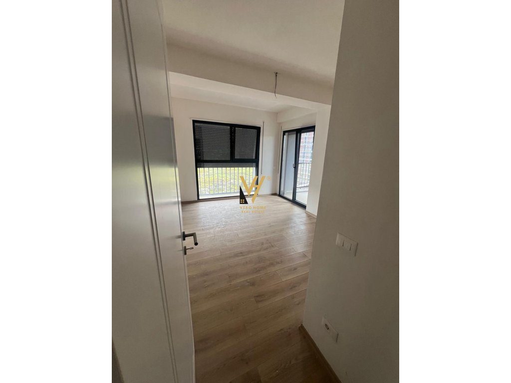 JEPET ZYRE 100 M2 ME QIRA TE BULEVARDI I RI 690 EURO 2