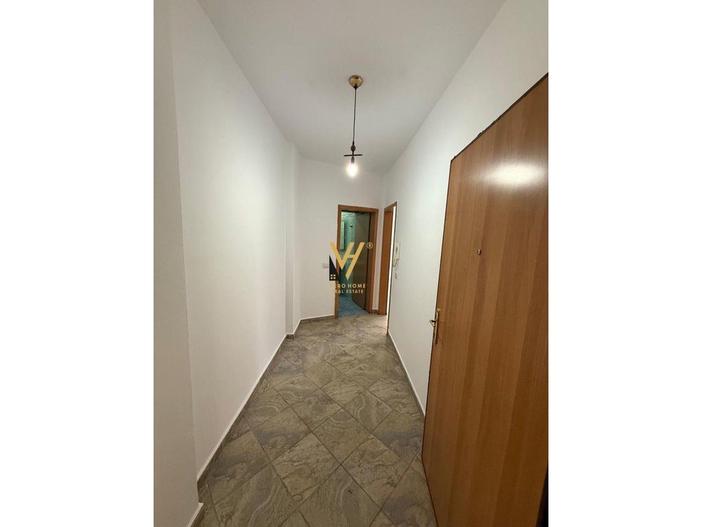 SHITET GAZONIERE 45 M2,PAZARI I RI, 110.000 EURO 4