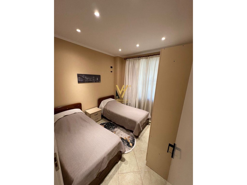JEPET APARTAMENT 2+1 ME QERA NE DON BOSKO 50.000 LEKE 4