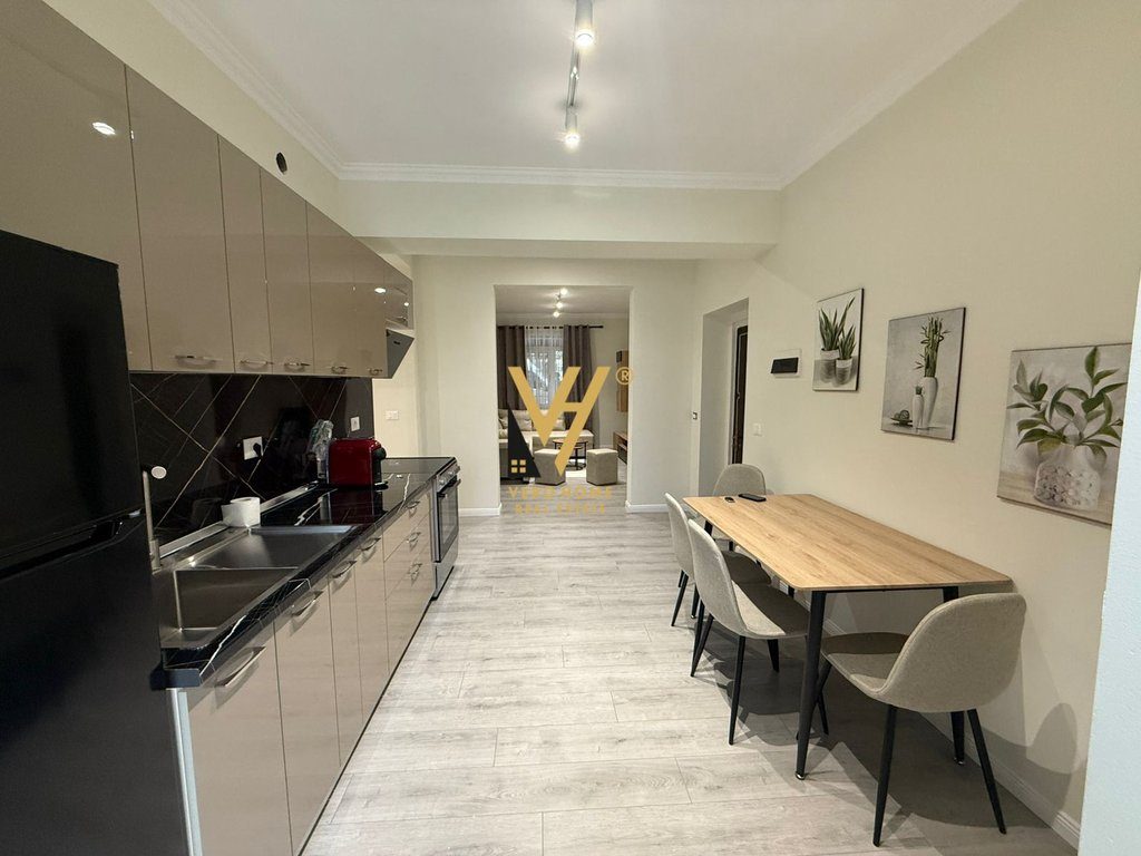 JEPET APARTAMENT 2+1 ME QERA NE BLLOK 850 EURO 2