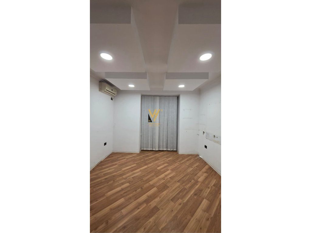 JEPET ZYRE 50 M2 ME QIRA TE 21 DHJETORI 80.000 LEKE 1