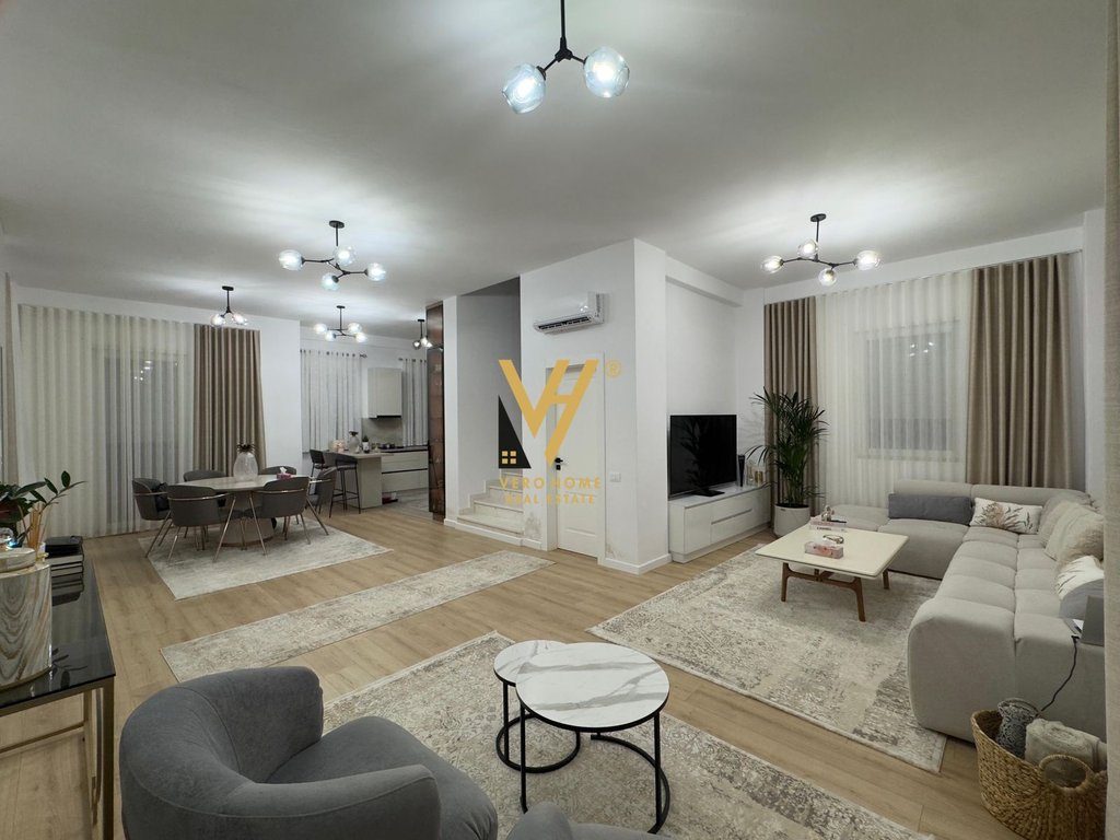 JEPET VILE TRE KATESHE ME QERA TE KOM.VILAT LULE, MJULL BATHORE 2.500 EURO