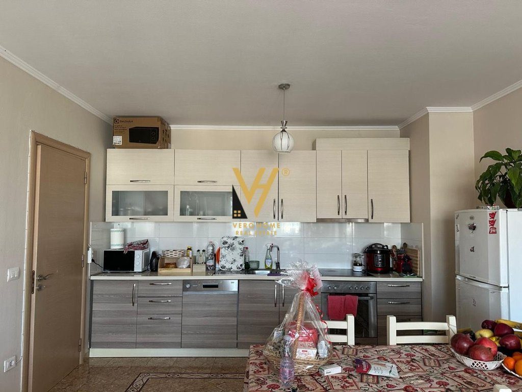 JEPET APARTAMENT 2+1+BLK ME QERA TE LIQENI THATE 60.000 LEKE 2