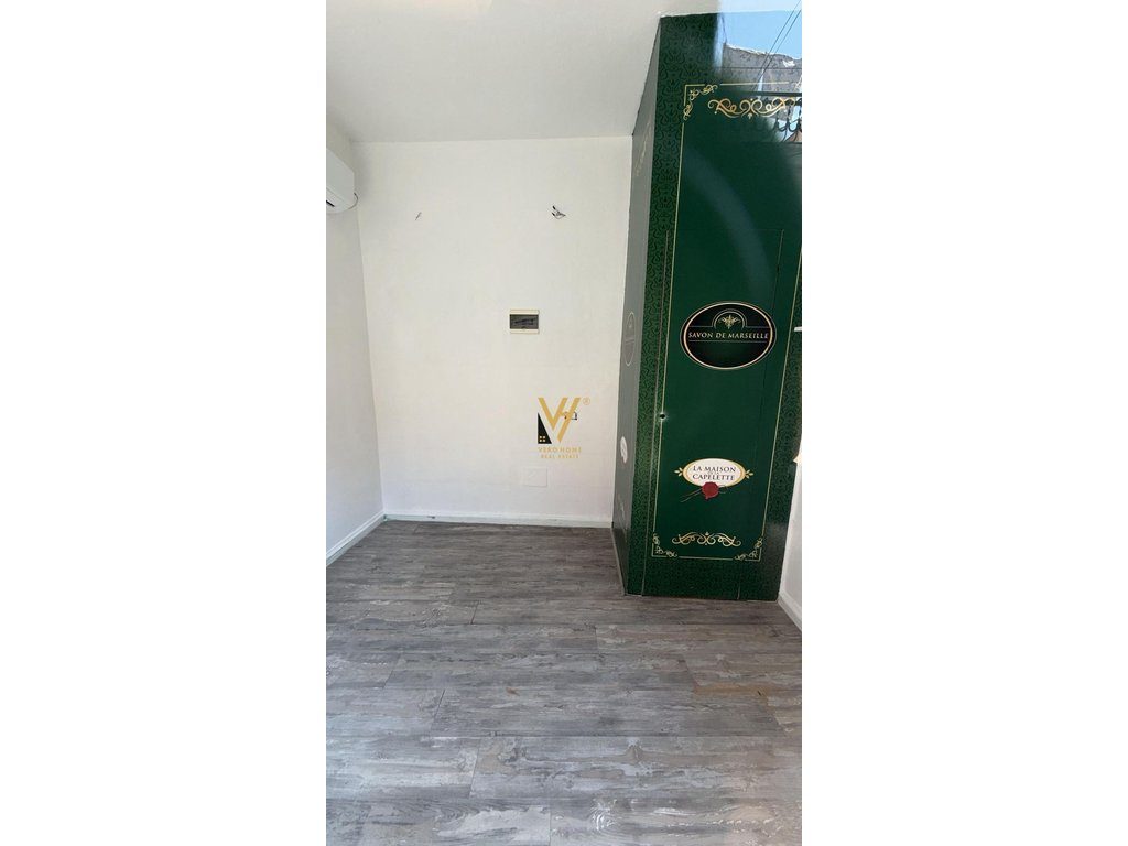 JEPET ZYRE 10 M2 ME QERA TE RR. ISLAM ALLA 25.000 LEKE