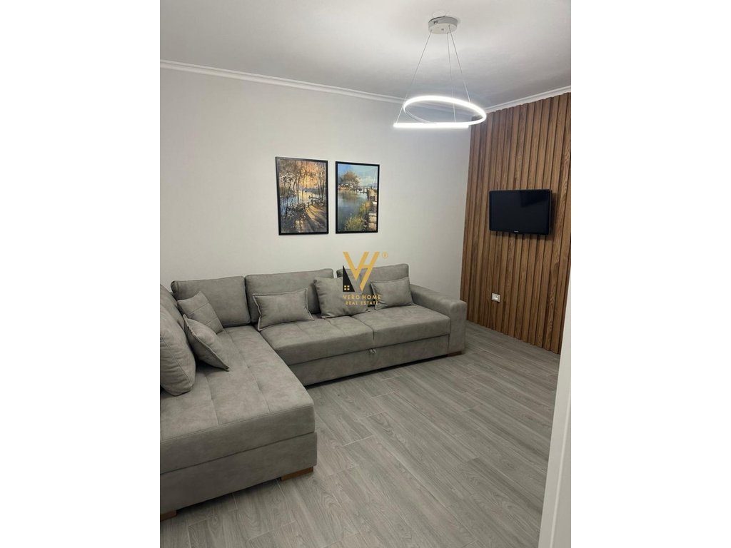 JEPET APARTAMENT 1+1 ME QERA TE SHKOLLA E KUQE 570 EURO