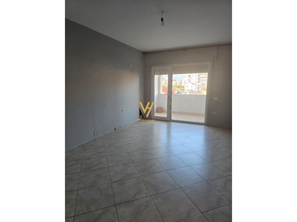 JEPET APARTAMENT 2+1+BLK ME QERA TE SIRI KODRA 800 EURO