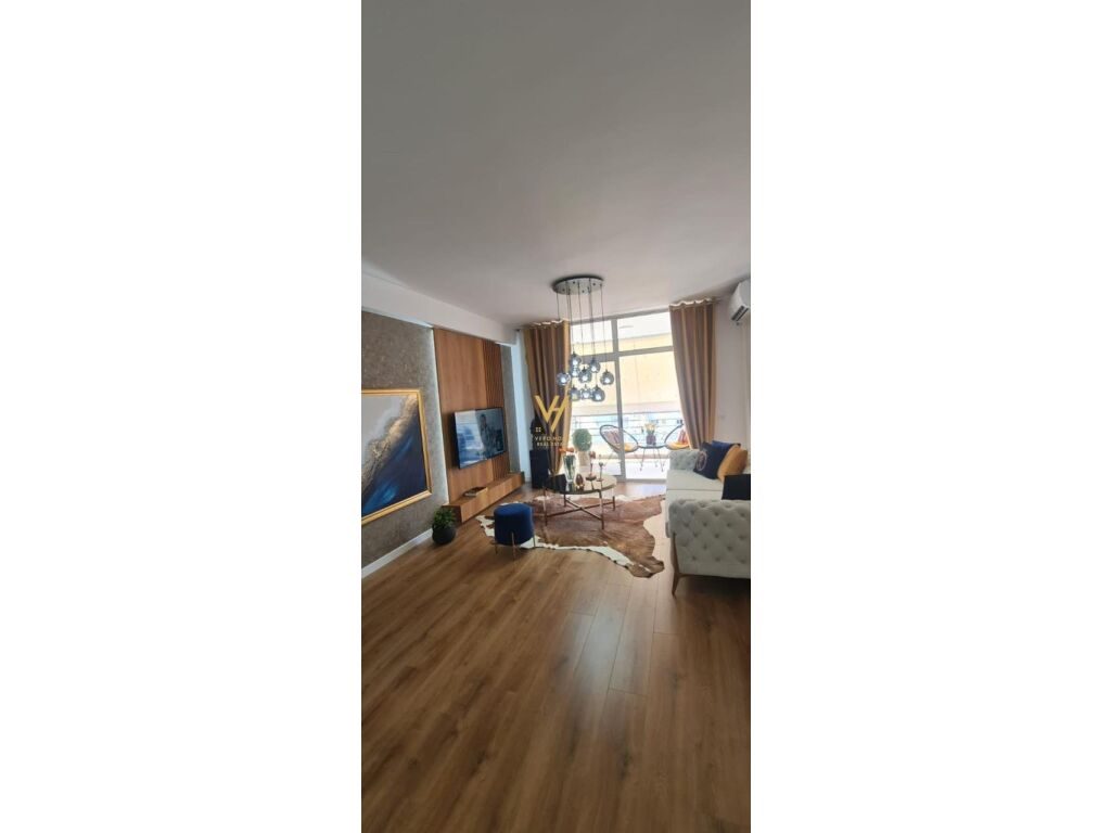 Jepet Apartament 2+1+2+ballkon me qera te Komuna e Parisit 120 m2