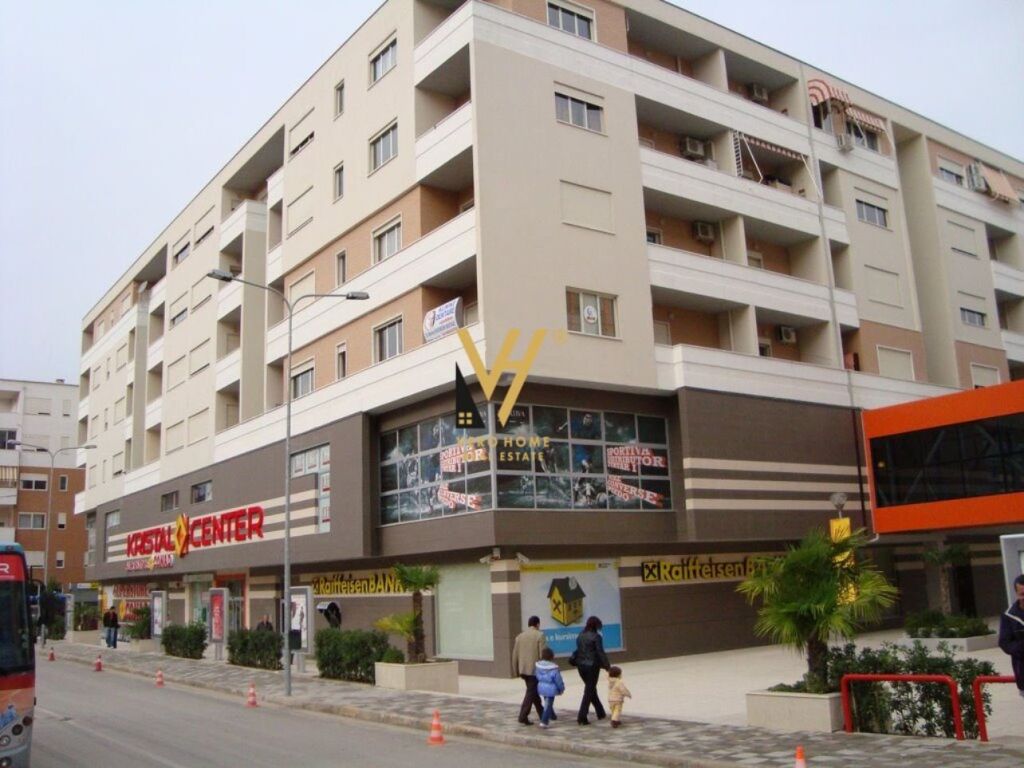 Jepet Apartament 3+1 me qera tek Qendra Kristal 200 m2