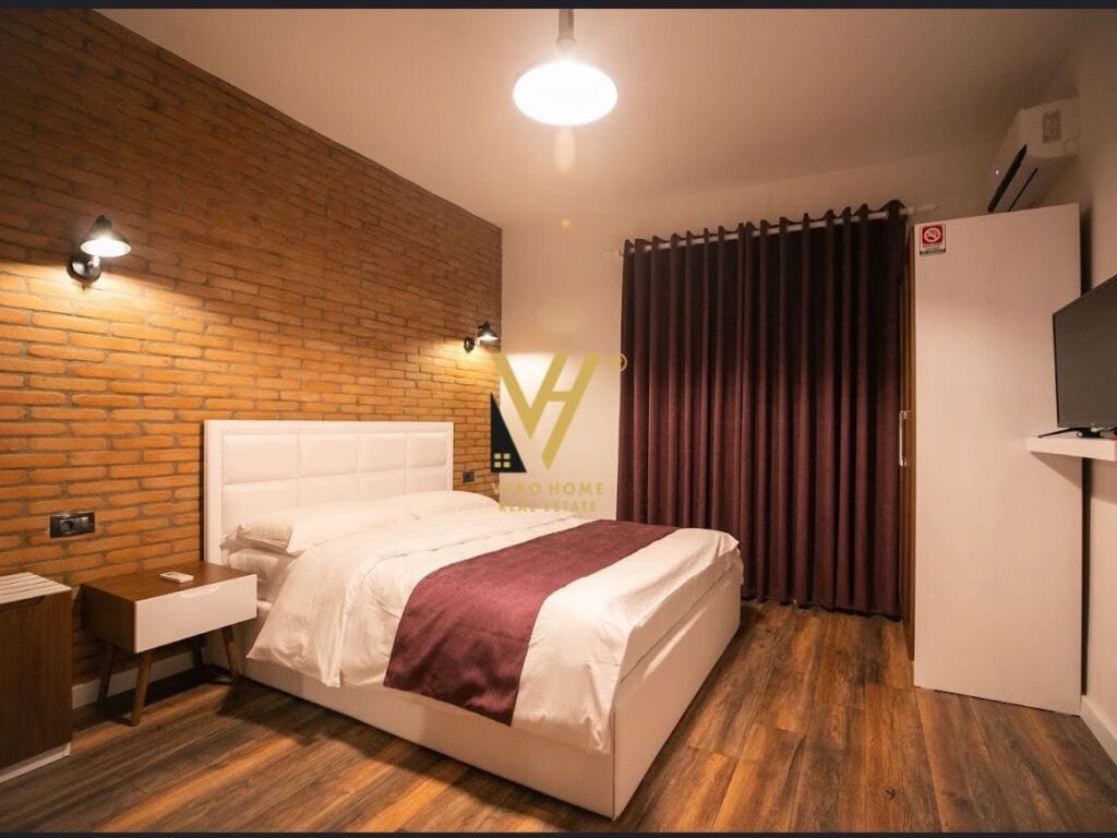 Shitet hotel tre katesh ne Kombinat 1100 m2 2