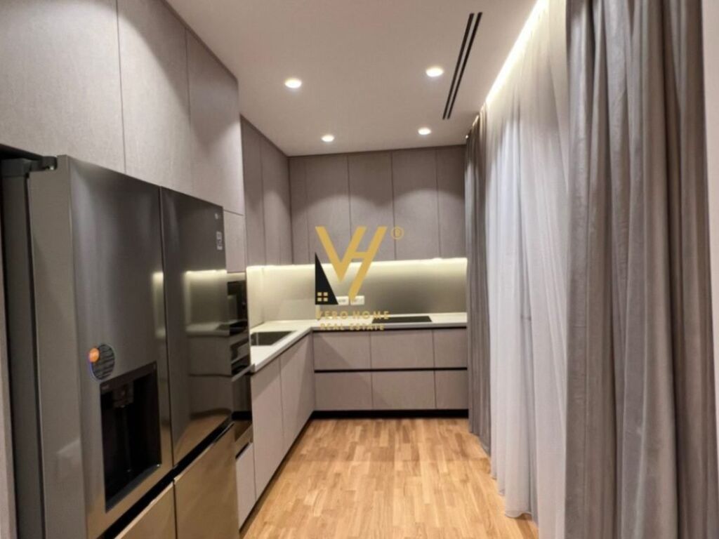 Shitet Apartament 3+1+2+post parkimi te Rruga e Kosovareve 167 m2 3