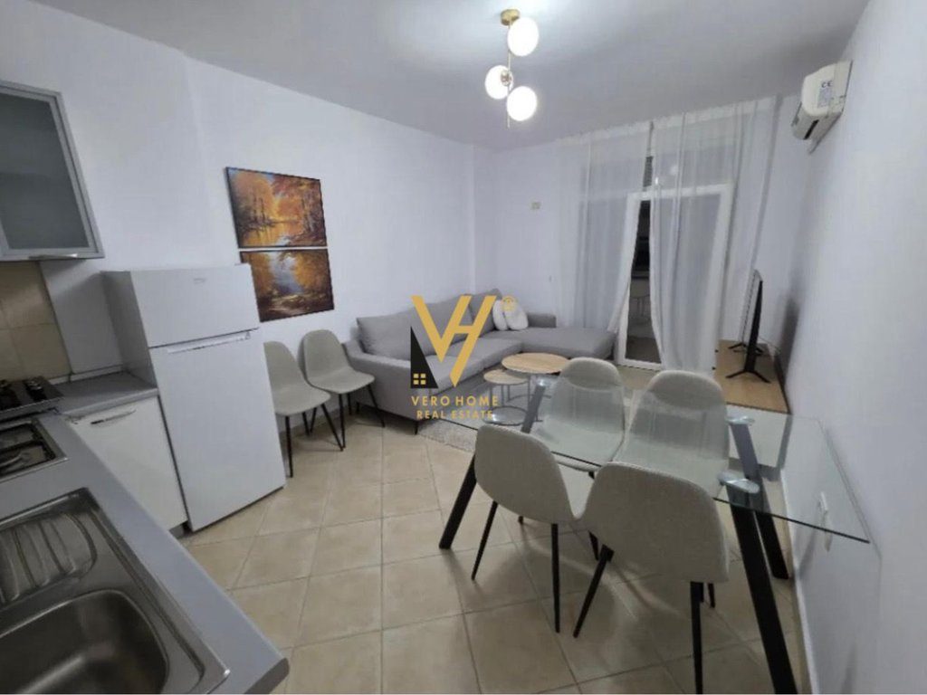 JEPET APARTAMENT 1+1+BLK ME QERA TE ISH EKSPOZITA 650 EURO