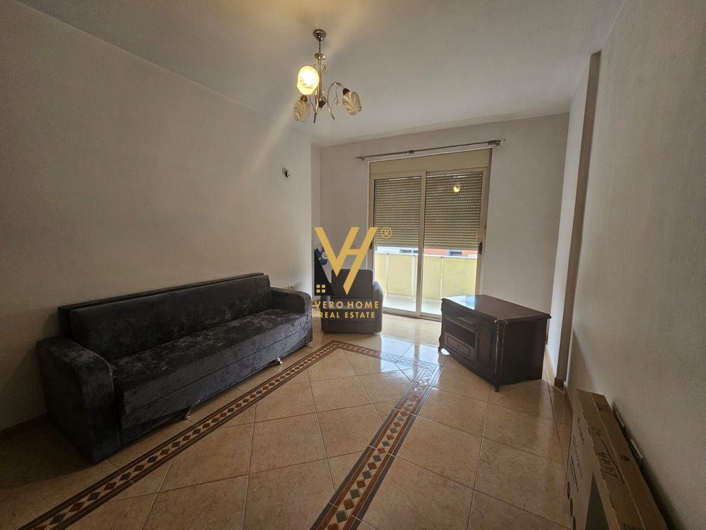 JEPET APARTAMENT 2+1 ME QERA TE FABRIKA E MIELLIT 55.000 LEKE