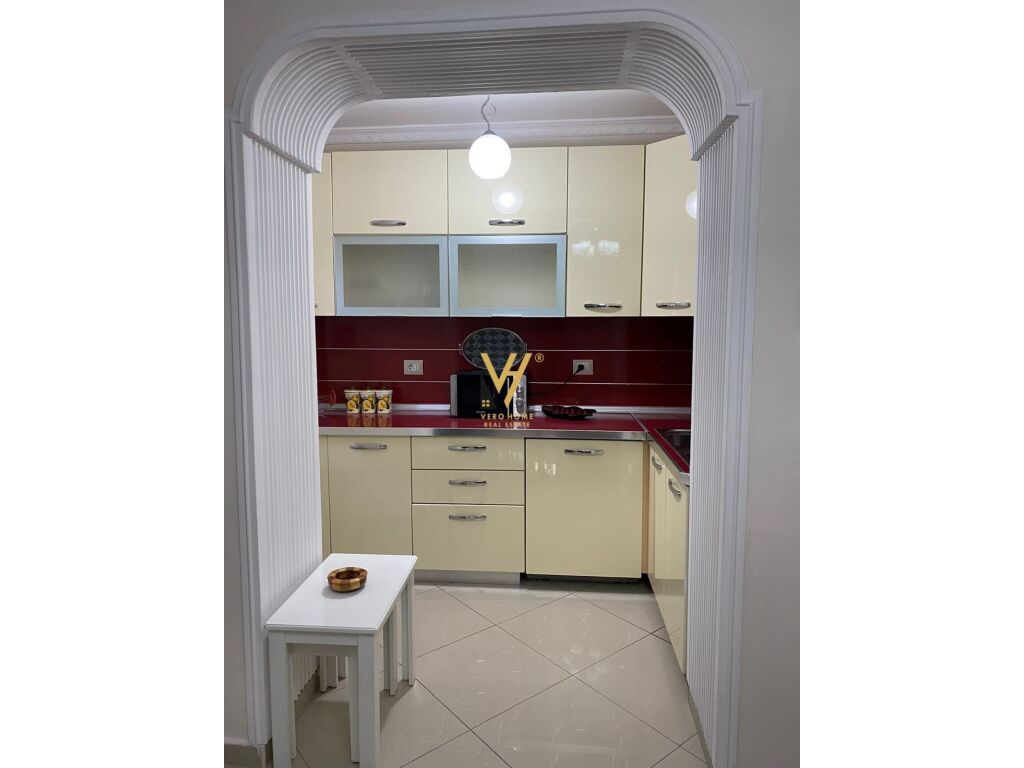 Jepet Apartament 3+1 me qera te Pazari i Ri 90 m2 2