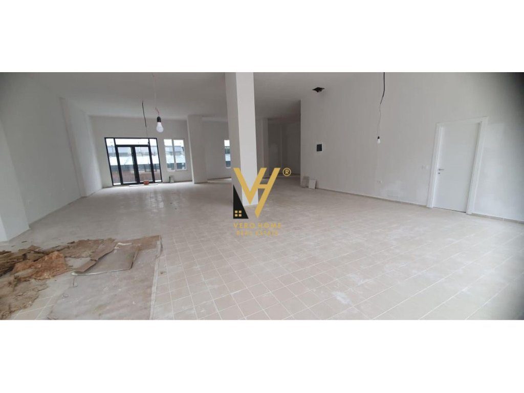 JEPET AMBIENT BIZNESI 220 M2 ME QERA NE SHKOZE 300.000 LEKE 4