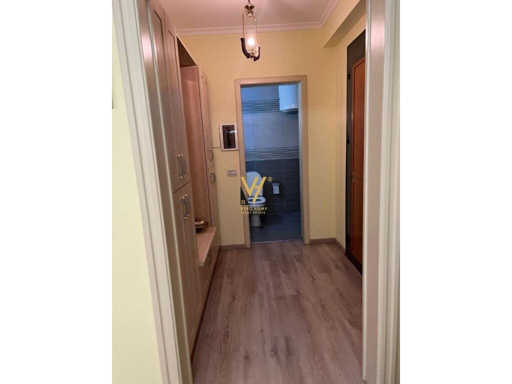 Jepet zyre me qera ne Qender 120 m2 2
