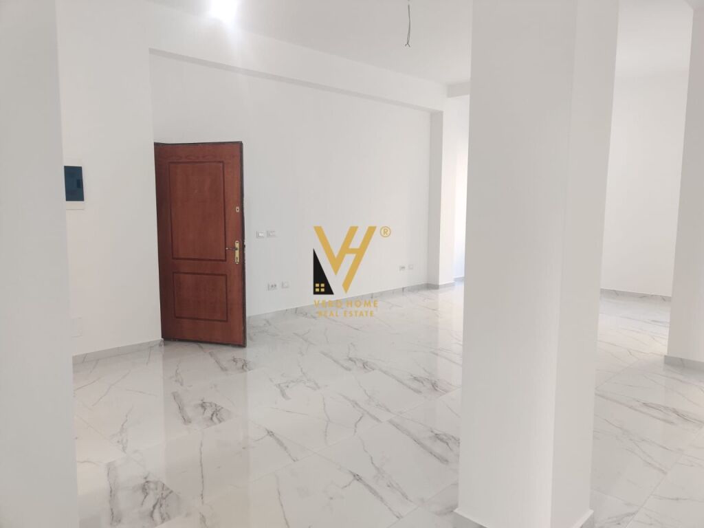 Jepet Dyqan me qera ne Bllok 110 m2 3