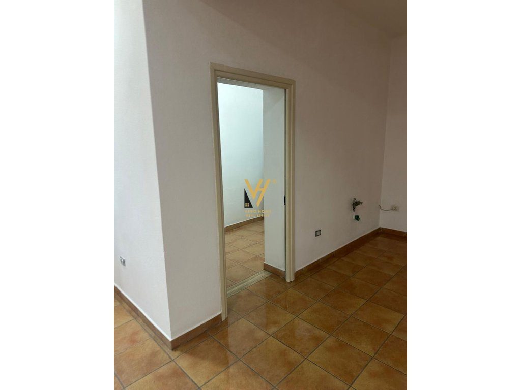 JEPET AMBIENT 80 M2 ME QERA TE IRFAN TOMINI 600 EURO 2