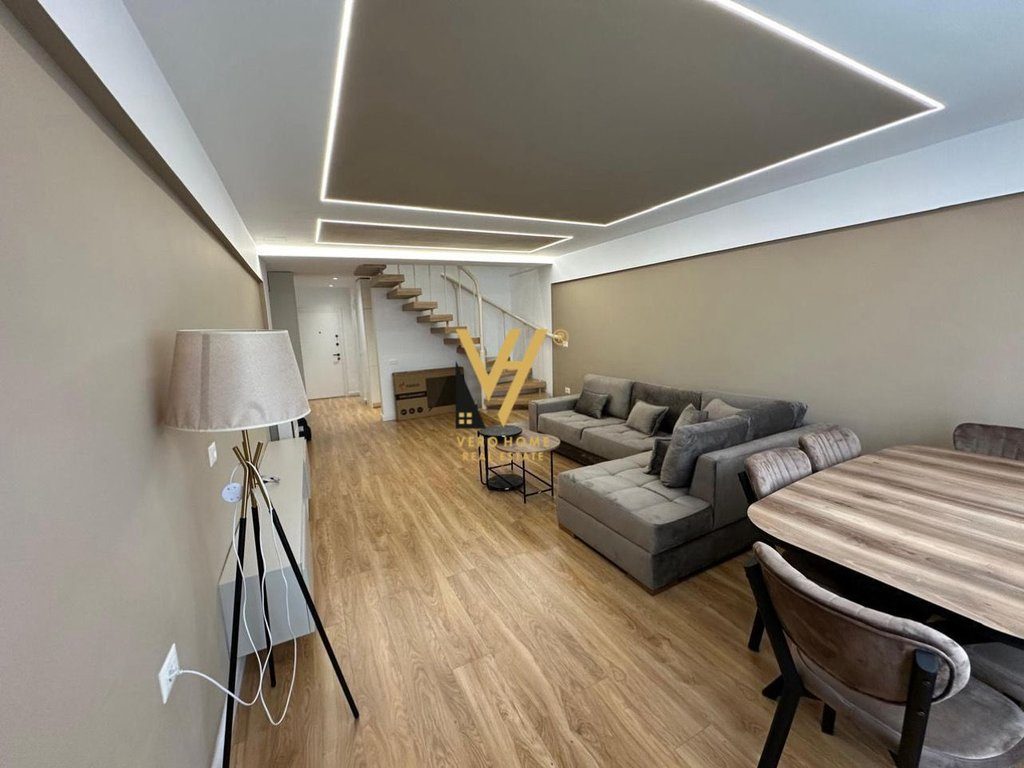 JEPET APARTAMENT 2+1 ME QERA NE QENDER 1.100 EURO 2