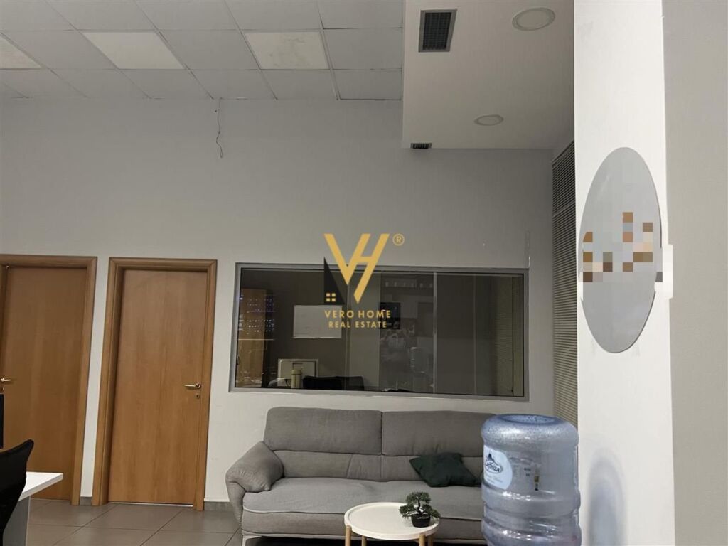 Jepet ambjent biznesi me qera te Komuna e Parisit 115 m2 3