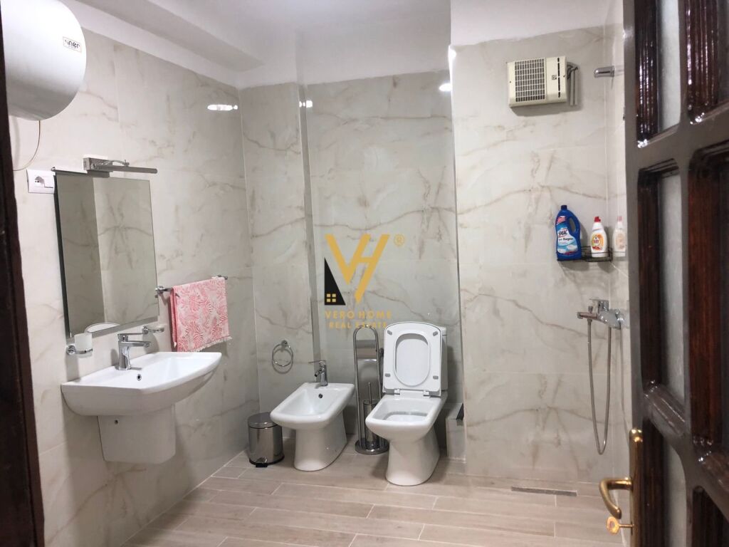 Jepet Zyre me qera te Rruga e Kavajes 121 m2 2