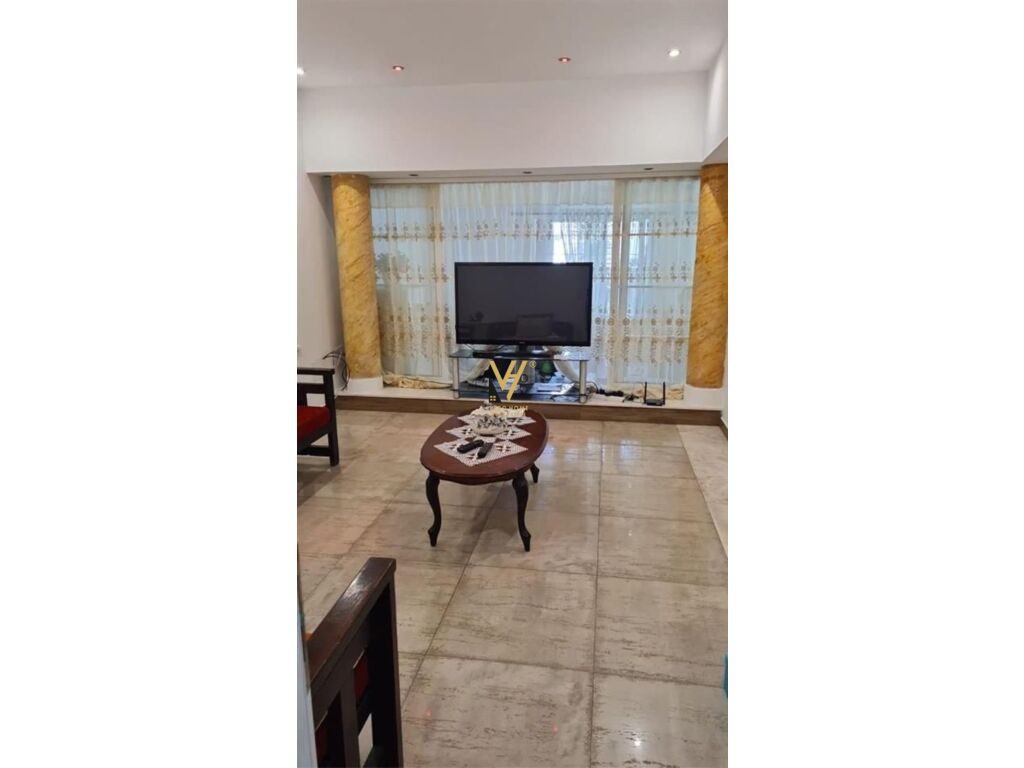 Jepet Zyre me qera te Qyteti i Studentit 140 m2 4