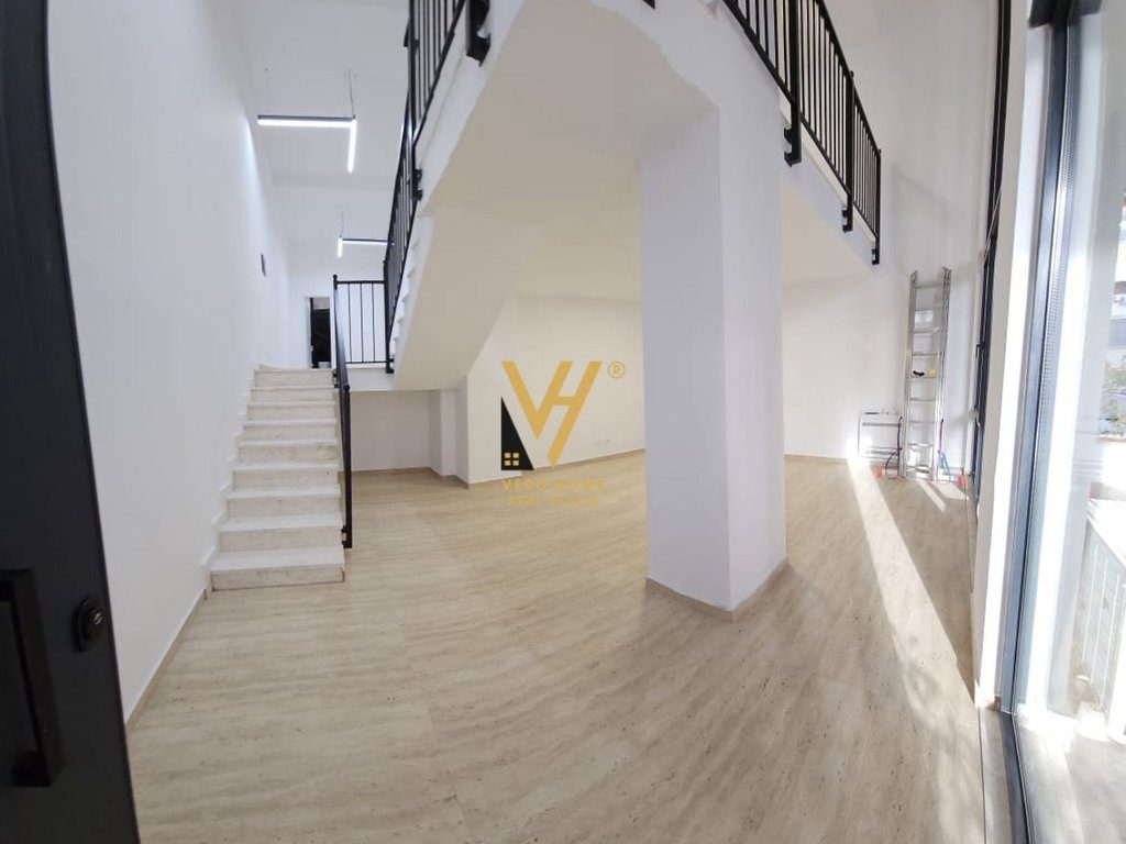 JEPET ZYRE DUPLEX 130 M2 ME QERA TE RR.TEFTA TASHKO 1.000 EURO 2
