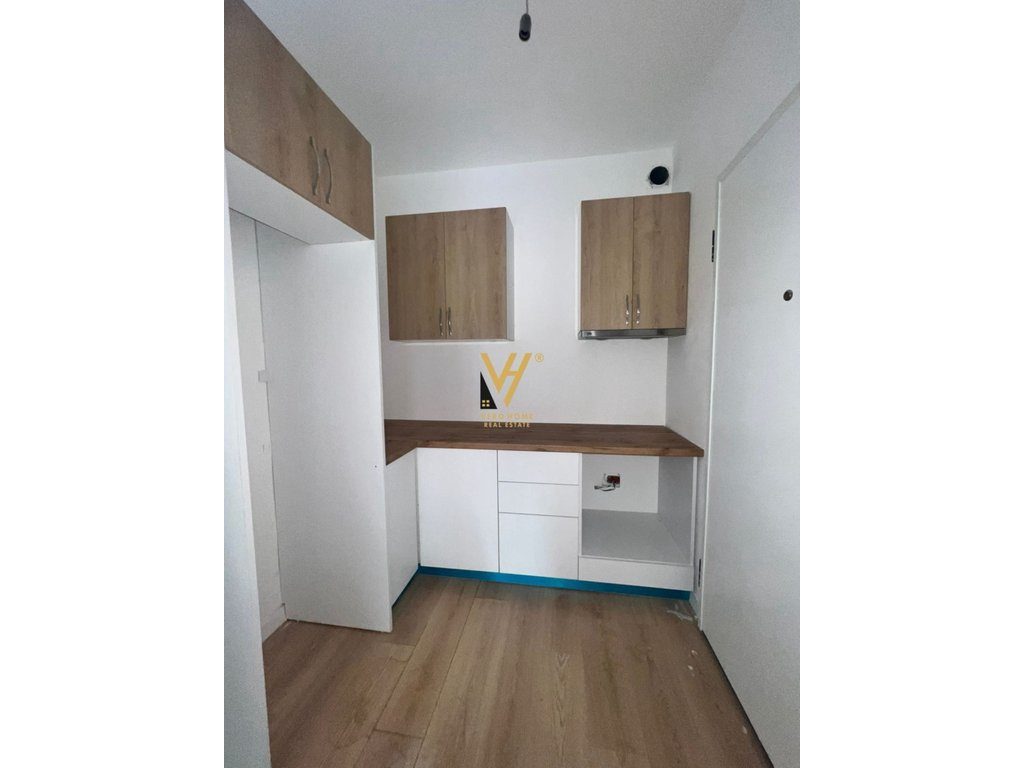 JEPET ZYRE 76 M2 ME QERA TE KOMUNA E PARISIT 600 EURO 2