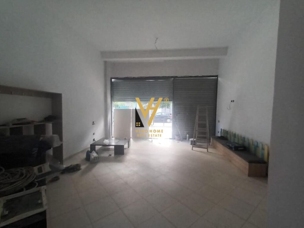 Jepet Dyqan me qera ne Yzberisht 55 m2