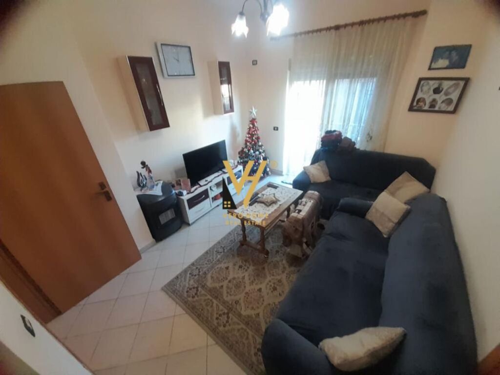 Shitet Apartament 2+1+ballkon te Xhamlliku 80 m2 2