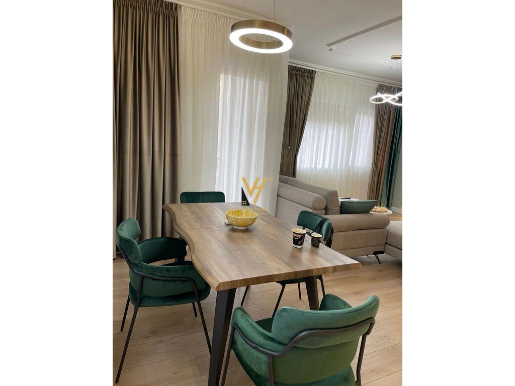 JEPET APARTAMENT 2+1+2 ME QERA TE KRISTAL CENTER 90.000 LEKE 2