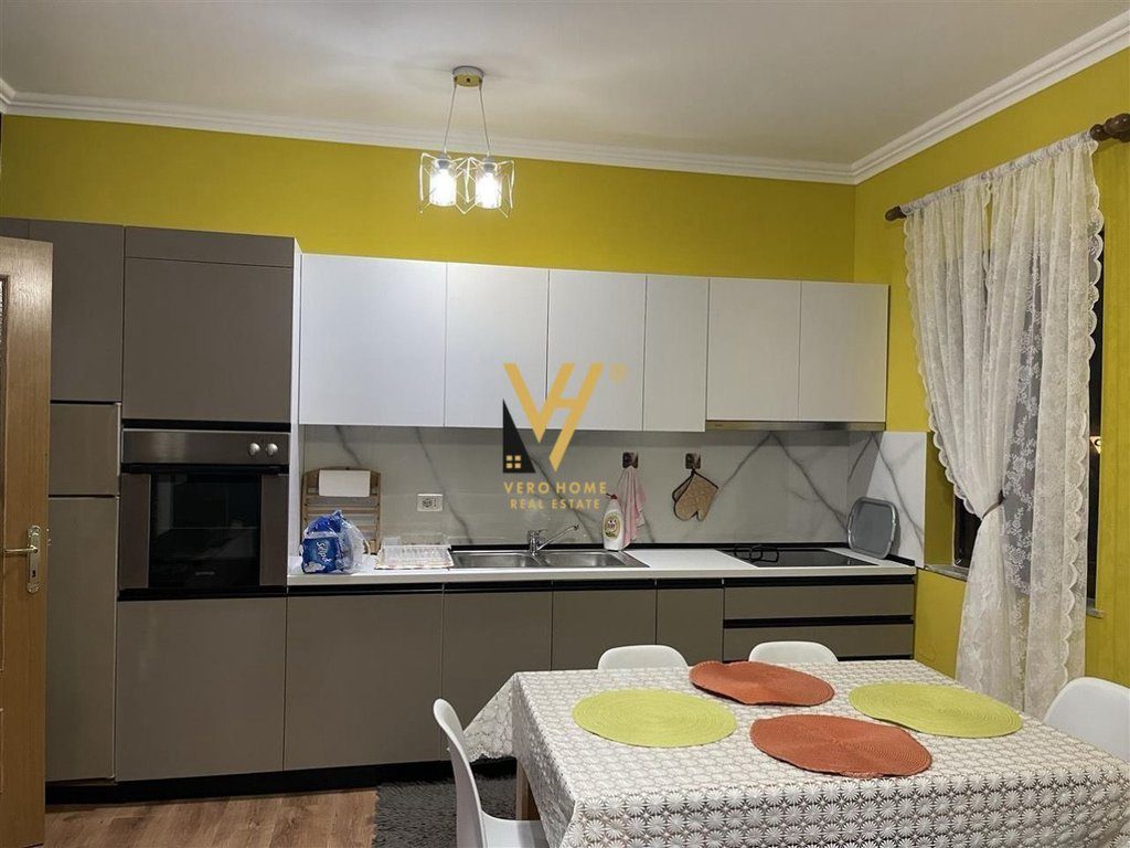 JEPET APARTAMENT 2+1+BLK ME QERA TE RRUGA FERIT XHAJKO 600 EURO 2