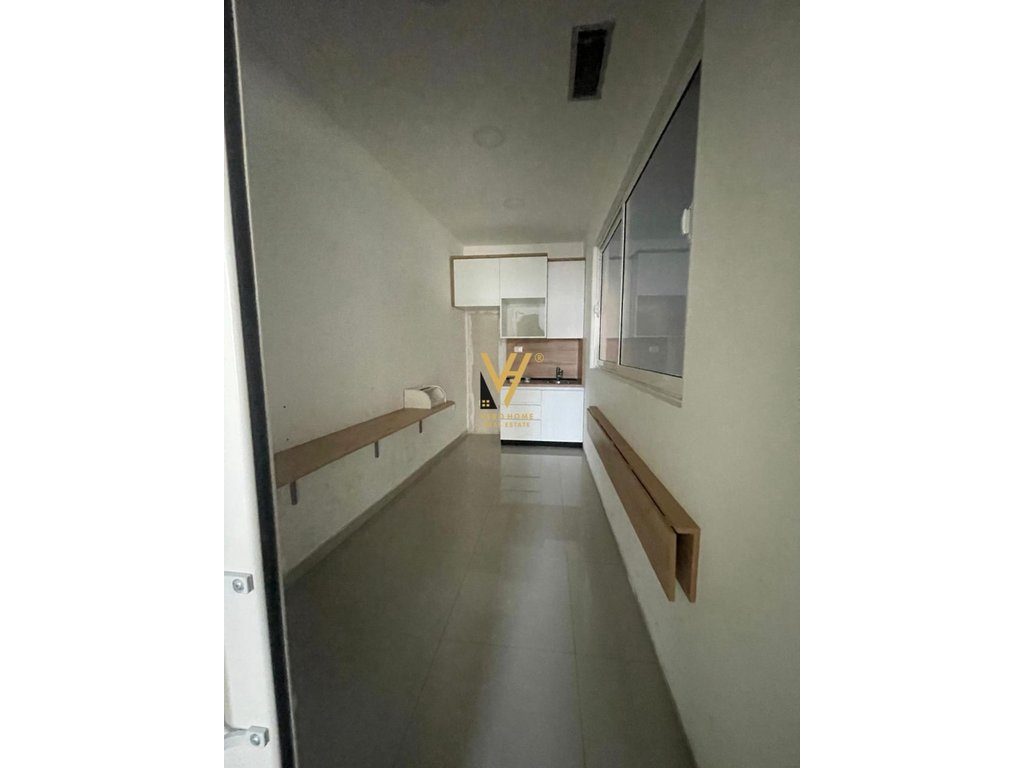 JEPET AMBJENT BIZNESI 205 M2 ME QERA TE ISH STACIONI TRENIT 3.000 EURO 4