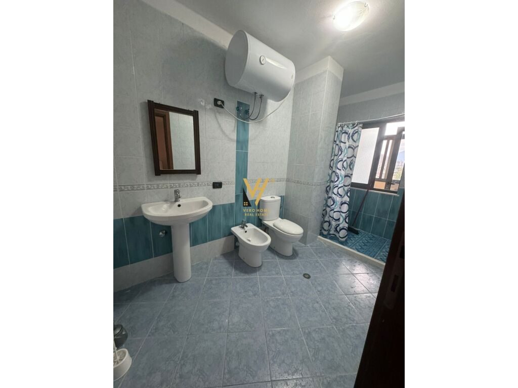 Jepet Apartament 2+1+2+ballkon me qera te Lulishtja , Komuna e Parisit 115 m2