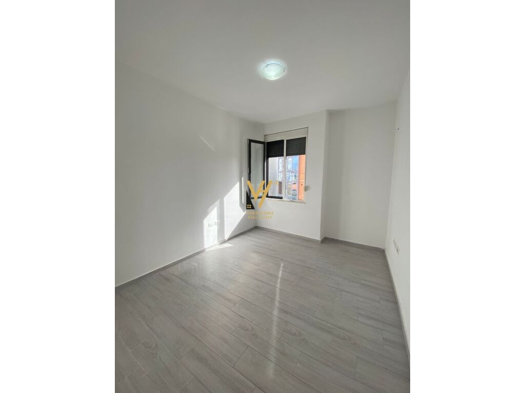 Jepet zyre me qera prane Toptanit ne Qender 110 m2 4