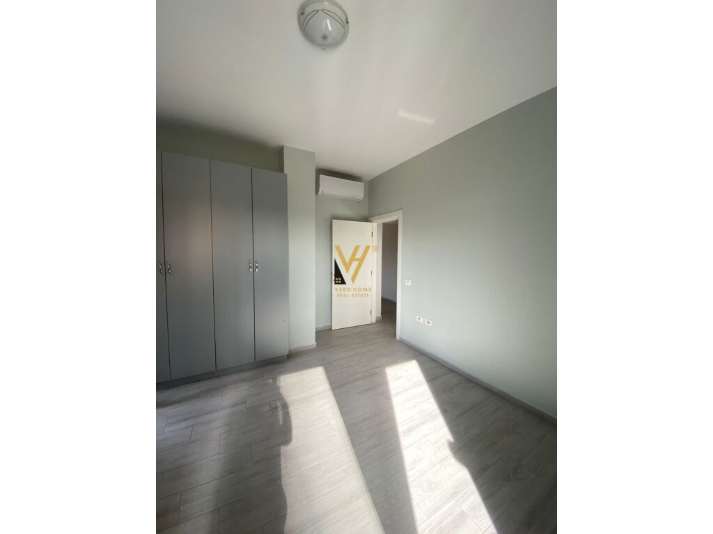 Jepet zyre me qera prane Toptanit ne Qender 110 m2 2