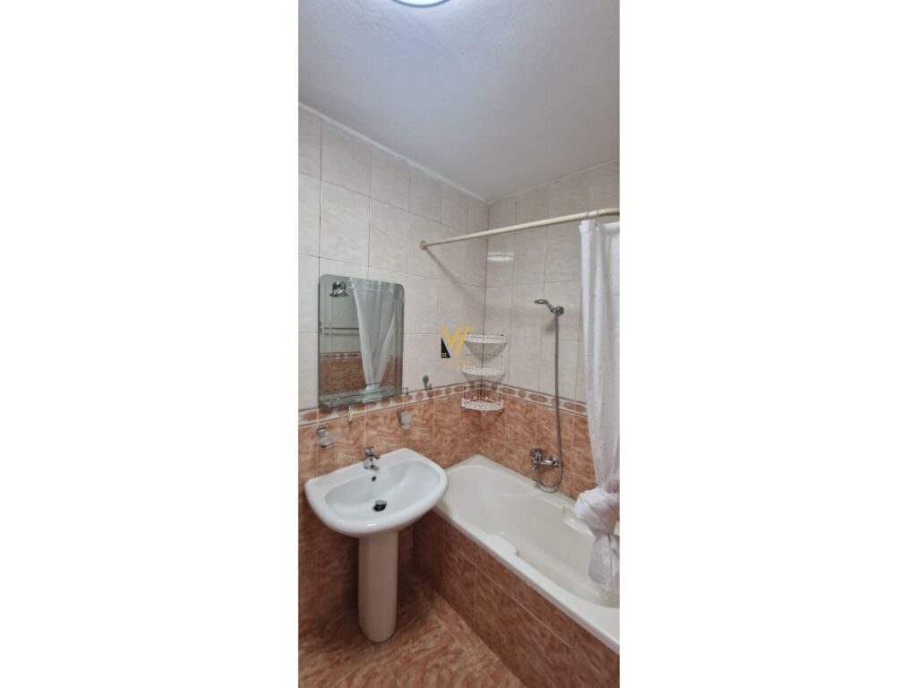 Jepet Apartament 1+1+ballkon me qera te Komuna e Parisit 65 m2