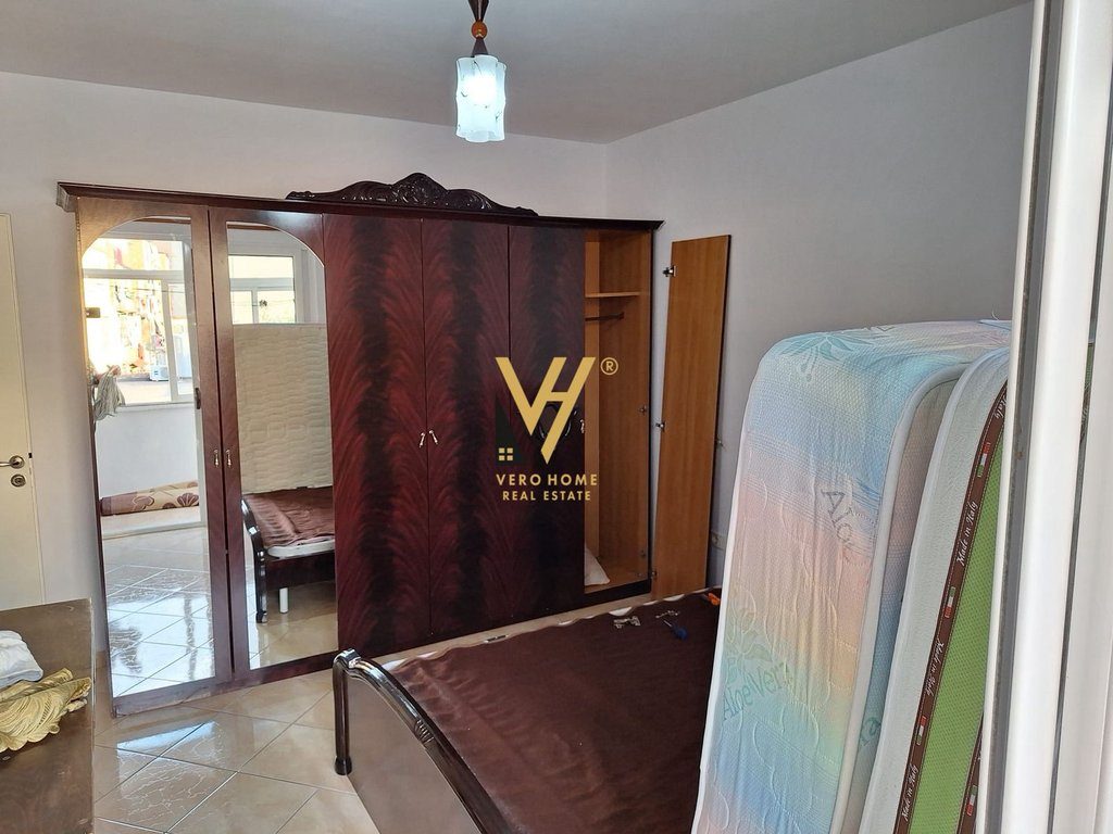 JEPET APARTAMENT 2+1+BLK ME QERA TE BRRYLI 50.000 LEKE 4