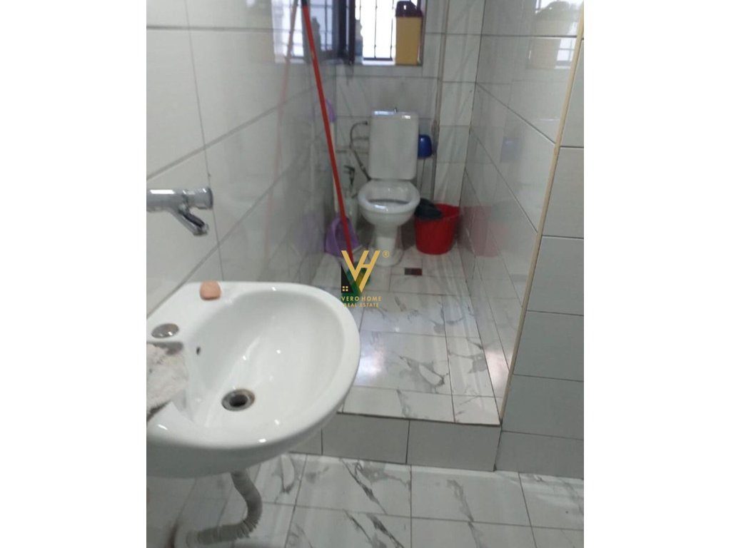 JEPET AMBIENT BIZNESI 35 M2 RRUGA E DIBRES 400 EURO 3