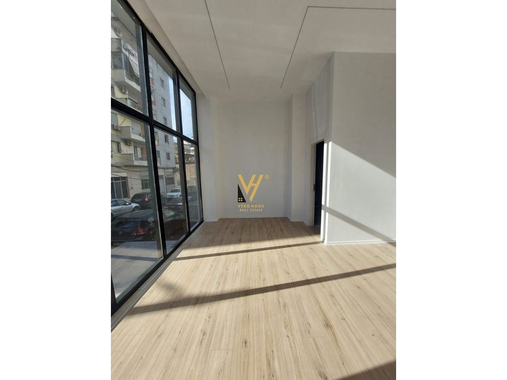 JEPET DYQAN 35 M2 ME QERA TE MINE PEZA 800 EURO