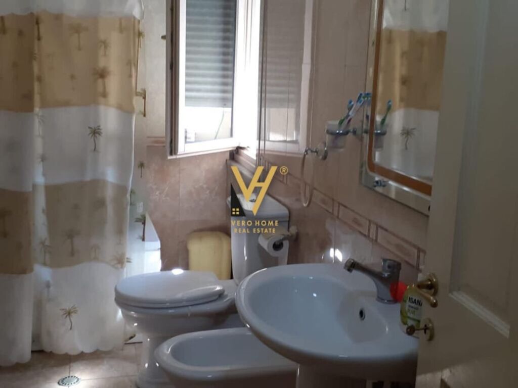 Shitet Apartament 3+1+2 Kopshti Zoologjike 145 m2