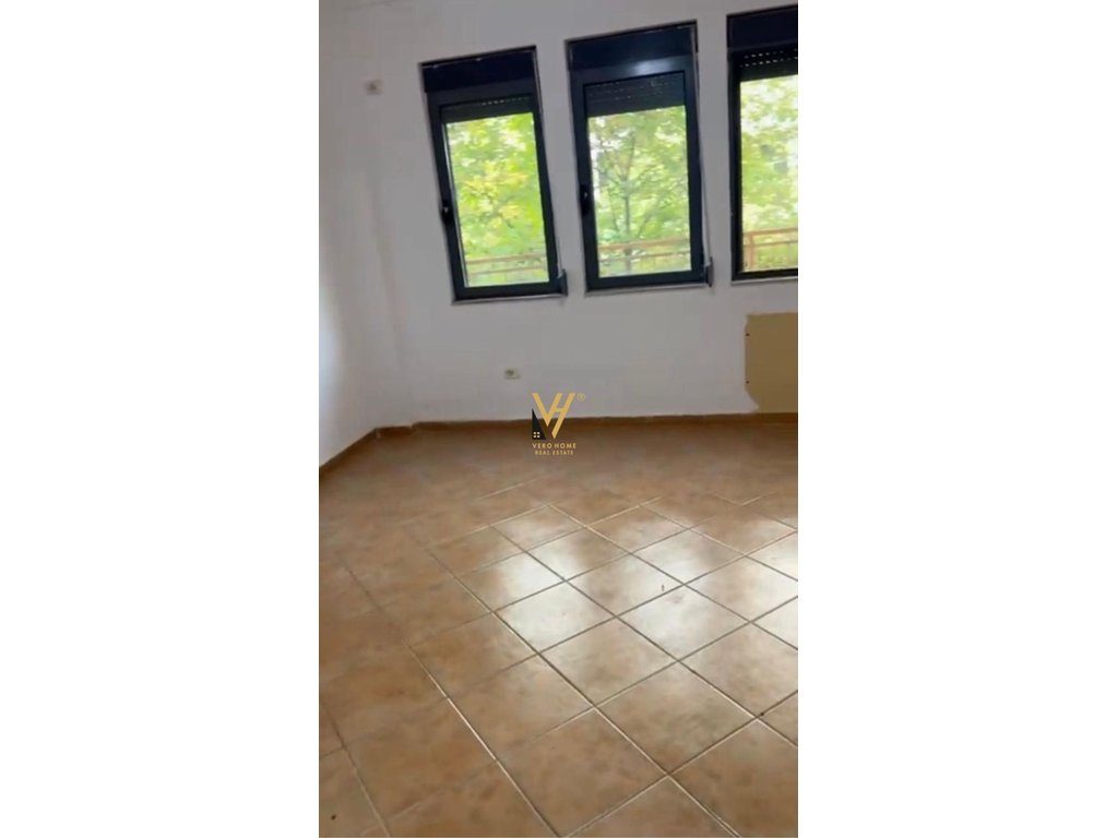 JEPET ZYRE 124 M2 ME QIRA TE SQUARE 21, RR. KAVAJES 80.000 LEKE