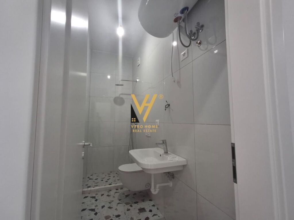 Shitet Apartament 1+1+ballkon te Mangalemi , Ali Demi 67 m2 2