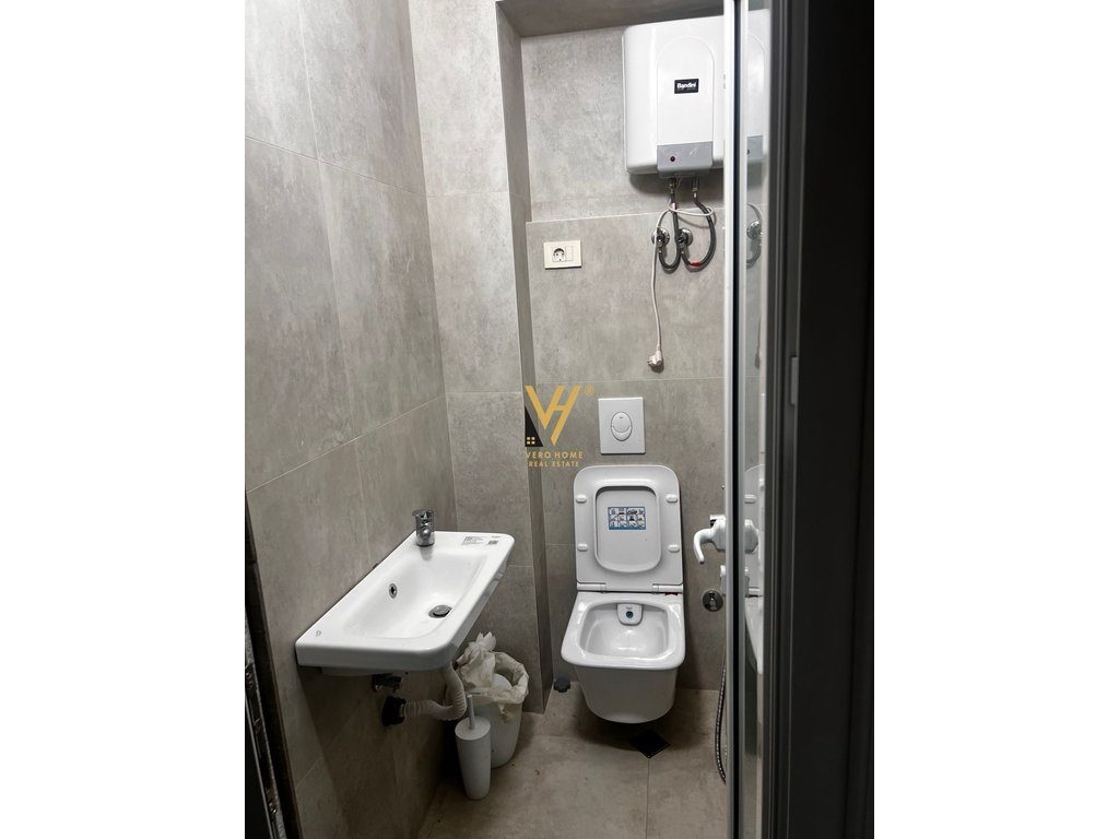 JEPET DYQAN 16 M2 ME QIRA TEK QYTETI STUDENTI 35.000 LEKE 3
